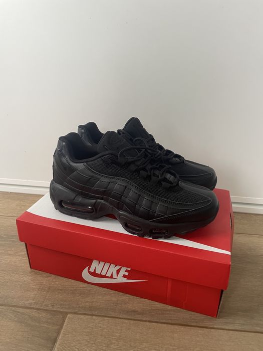 Nike Air Max 95 Pretos – Tamanho 41