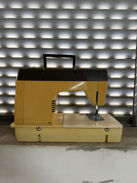 Máquina Singer 7174