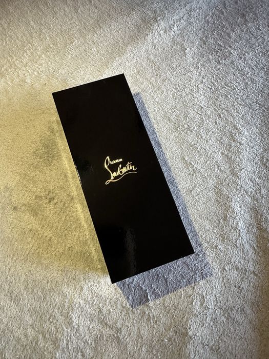 Batom Christian Louboutin novo