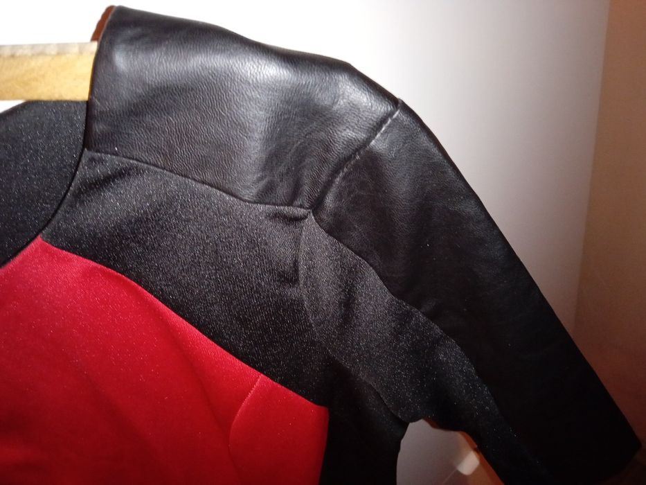 Sprzedam sukienkę czarno czerwona