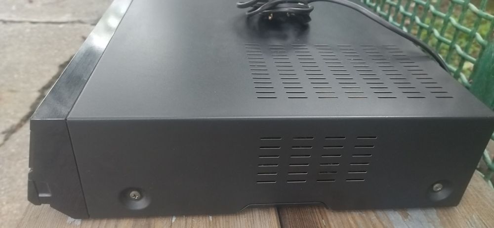 Відеомагнітофон JVC HR-D321EM