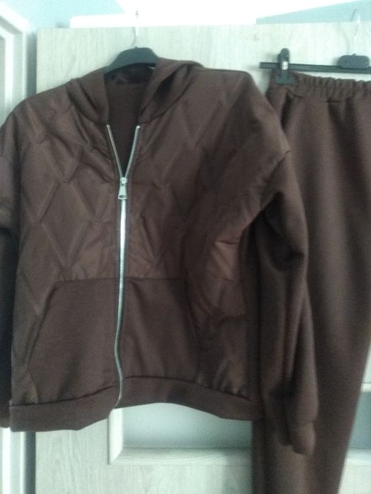 Nowy czekoladowy komplet dresowy
