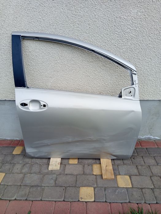 Двері Тойота Яріс 2005-2009