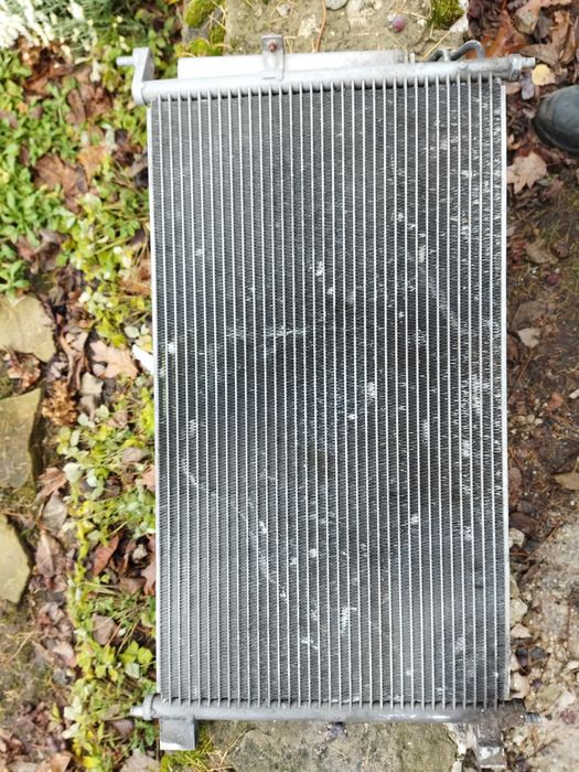 Радіатор кондиціонера Ніссан Жук