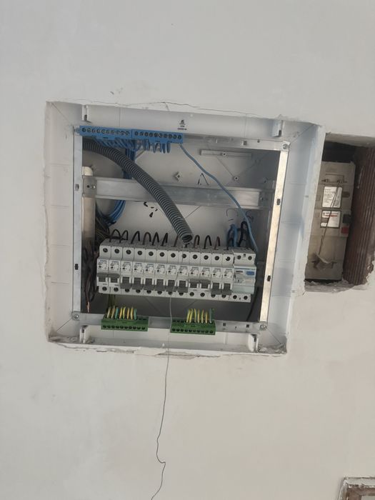 Eletricista e residencial, certificado pela DGEG , disponível 24h