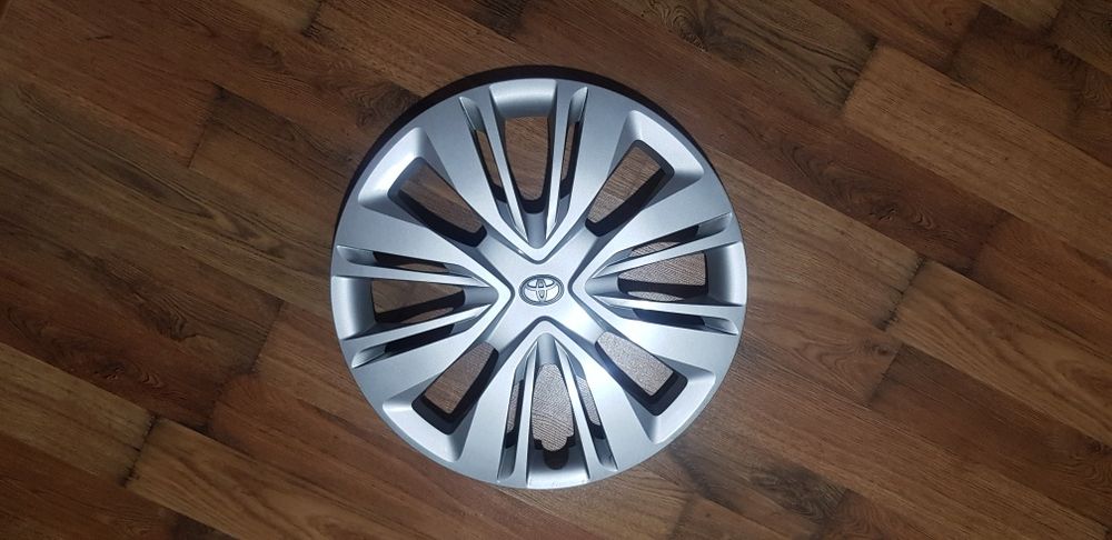 Kołpak 1szt ORGINAŁ..Toyota Aygo X.Rozm 17.Stan IDEAŁ.!