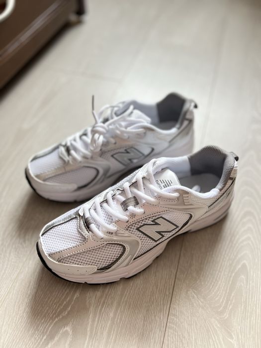 Кросівки жіночі нові. Розмір устілки 26 см. Ціна 2400