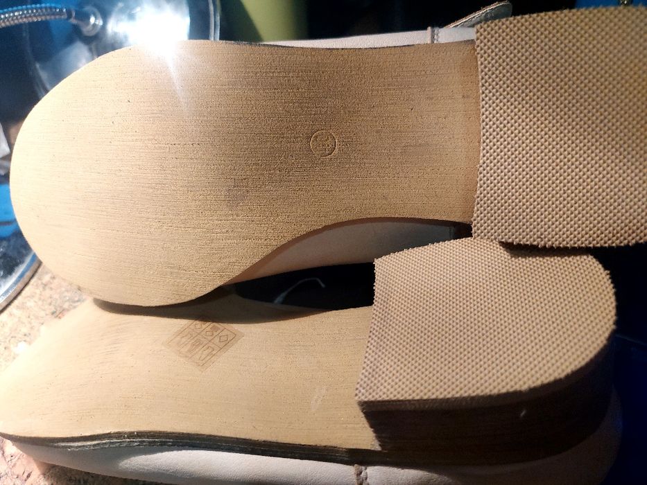 Botki beżowe damskie ze zdobieniami w rozm. 40