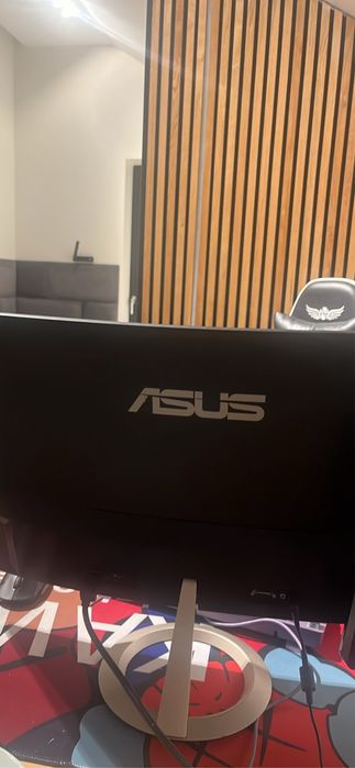 Monitor Asus Zakrzywiany