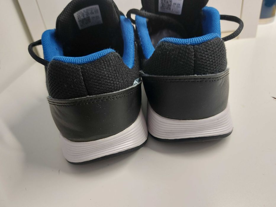 Sapatilhas adidas como novas