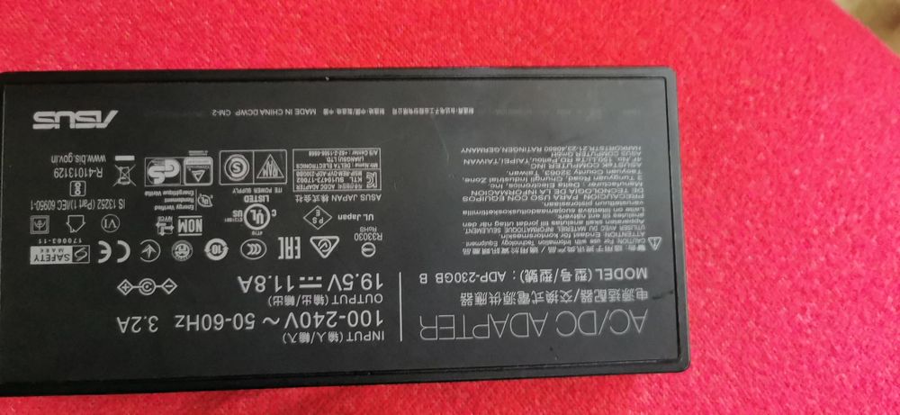 Ładowarka Asus w dobrym stanie