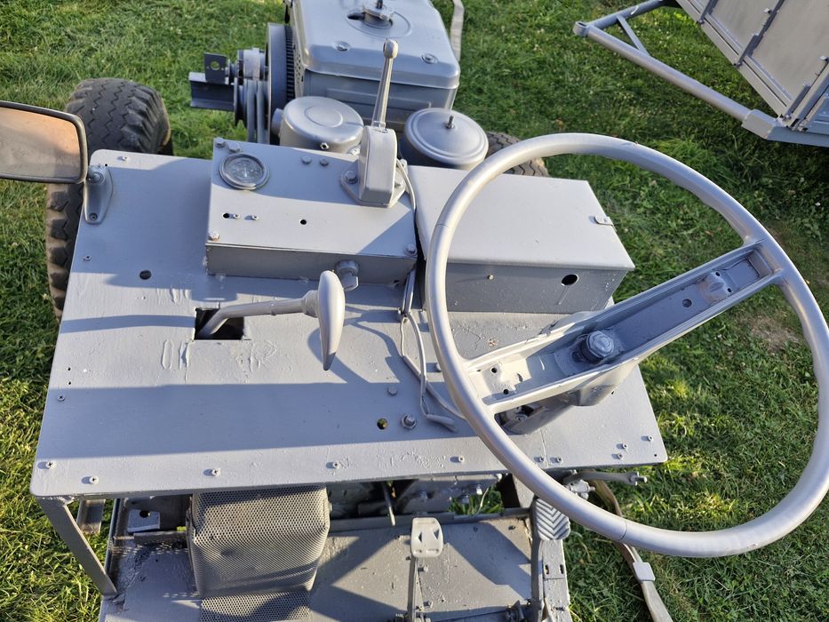 Продається трактор двох мостовий
Мотор від мотоблока 12
Коробка від м