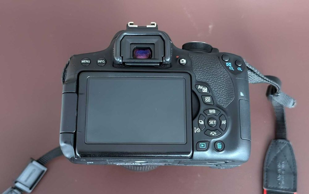 Canon EOS 750D Kit Objetiva 18-55mm