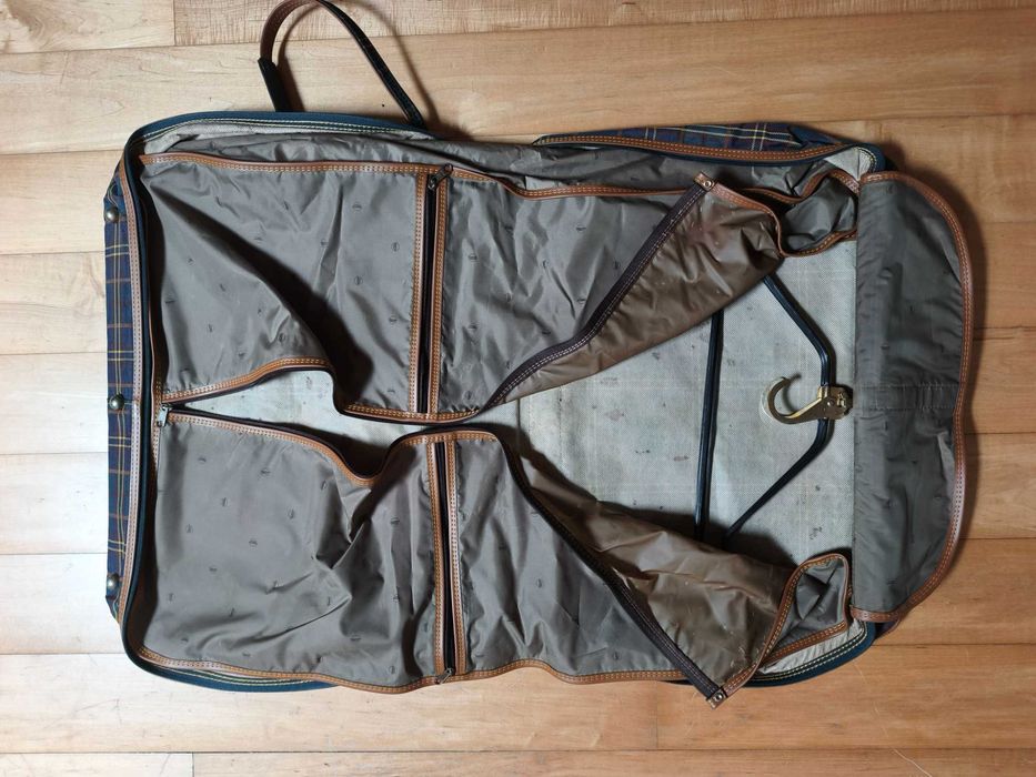 Saco de viagem e porta fatos