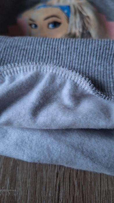 Bluzka szara lekko ocieplana  z Barbie 98/104