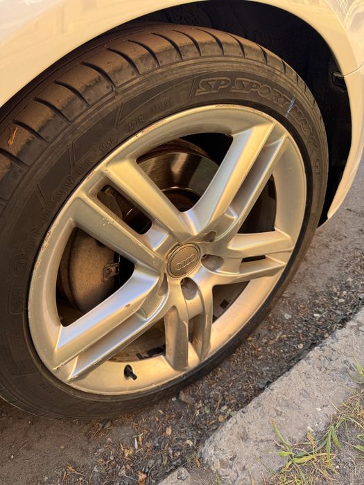 Автомобиль AUDI A6