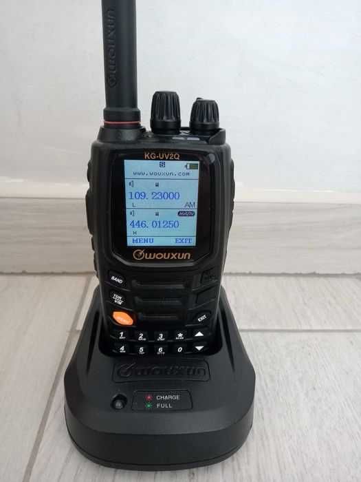 Радіостанція професійна, портативна. Портативная рация WOUXUN KG-UV2Q