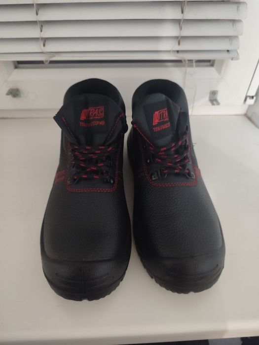 Робочі черевики, Nitras