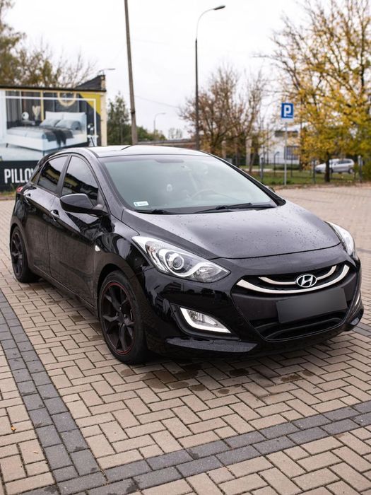 Hyundai I30 Oferuję Państwu fajny i oszczędny samochód o sportowej sylwetce.