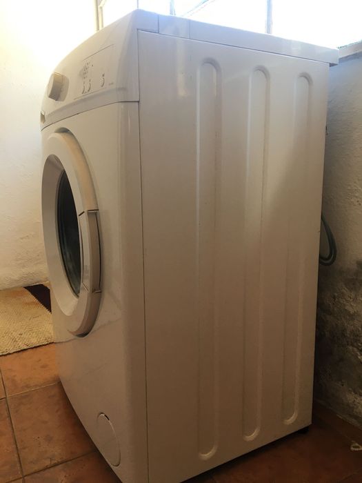 Máquina com defeito desconhecido,valor negociável..