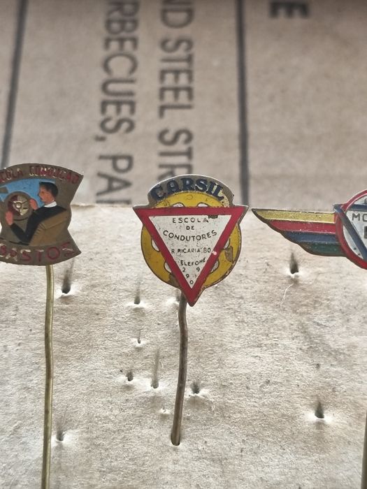 Alfinetes, pins, alfinetes de lapela