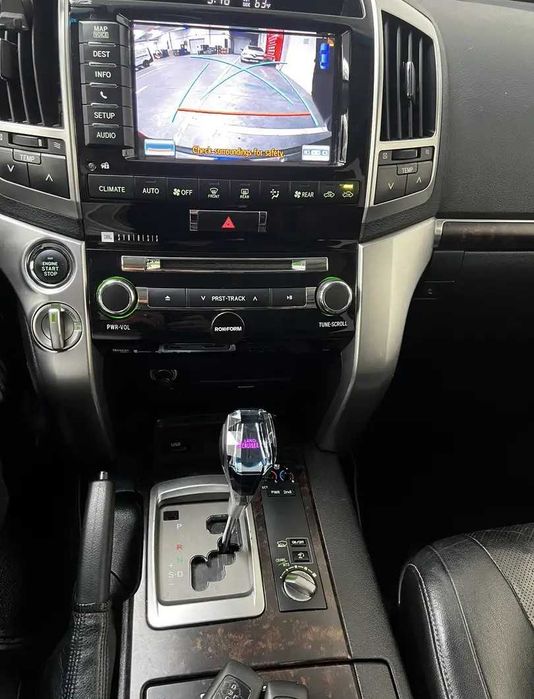 Toyota Land Cruiser 200 V8