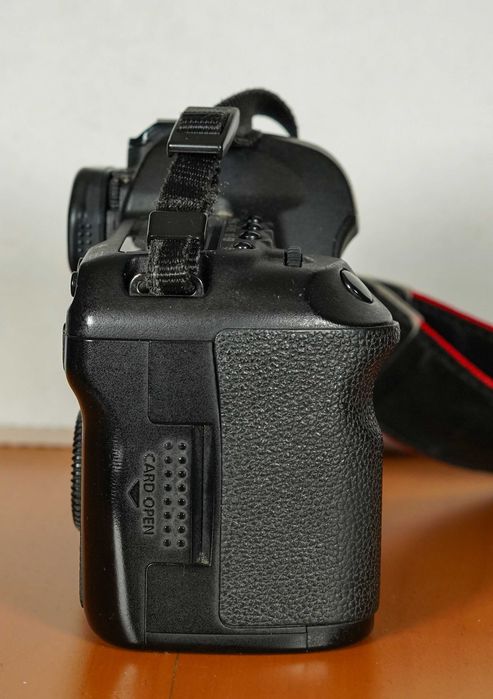 Aparat fotograficzny. Lustrzanka. Canon EOS 5D Mark II