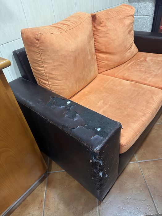 Sofá de 2 lugares para restauro