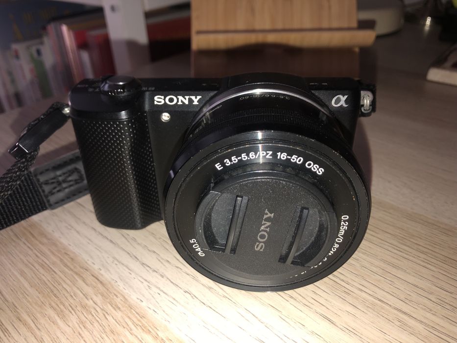 Máquina fotográfica SONY Alpha a5000 20.1mp - BATERIA PARA SUBSTITUIR!