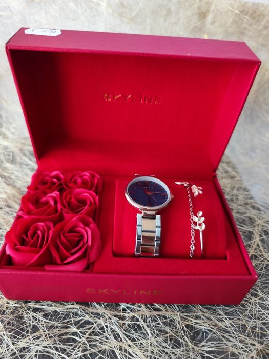 Conjunto Relógio de Senhora Prateado e Dourado mais duas pulseiras da Skyline