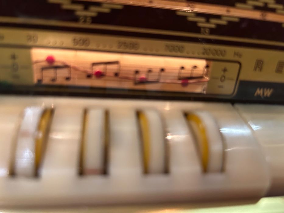 Rádio antigo com Fm Grundig