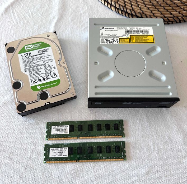 1.5TB SATA / 64MB Cache WD15EARS/HDDR3-1333 4GB/2GB