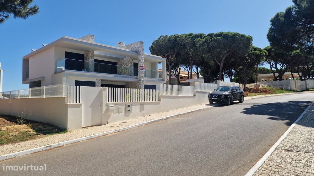 Moradia a curta distancia a pé da praia e do golfe