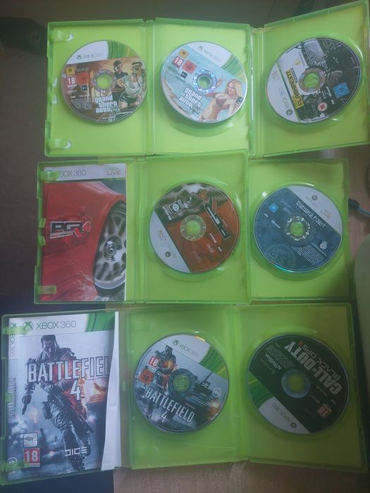 Xbox 360 slim 250Gb + Comando + 2 Jogos