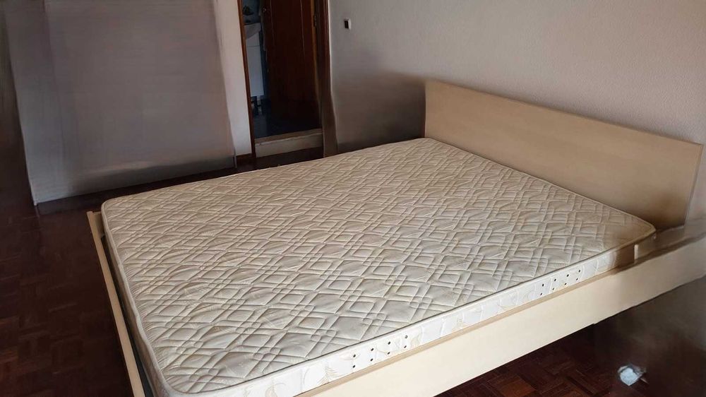 Cama de casal com colchão