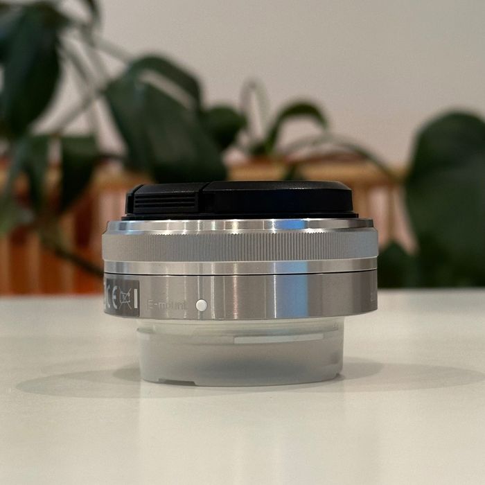 Obiektyw Sony E 16mm f/2.8 | BDB + Dekielek SEL16F28