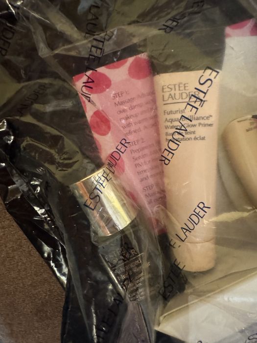 Estee Lauder kosmetyki zestaw plus kosmetyczka oryginalnie zapakowane