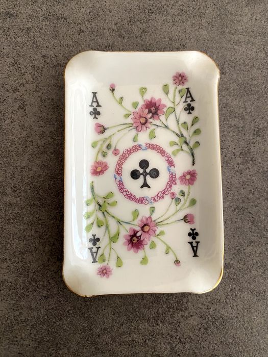 Pratos decorativos com cartas de jogar + suporte