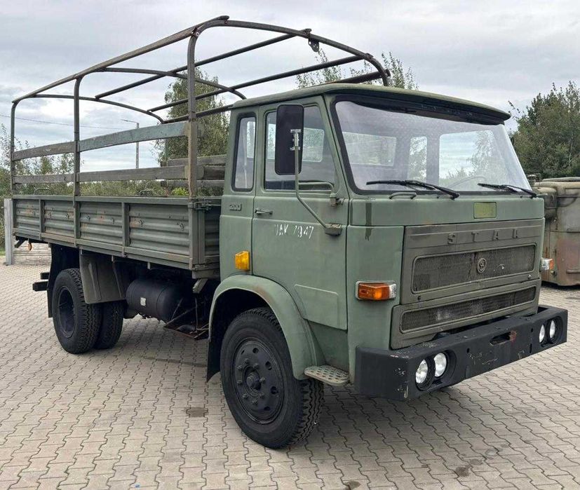 Samochód ciężarowy Star 200 skrzyniowy