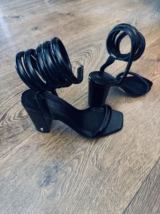 Buty na obcasie czarne eleganckie carinii rozmiar 39 wstawka na kostce
