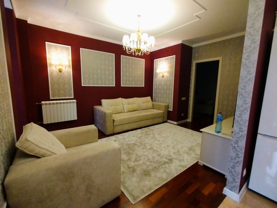 ! Горяча пропозиція для Вас ! !! ЦЕНТР 2 х кімнатна  квартира сталінка