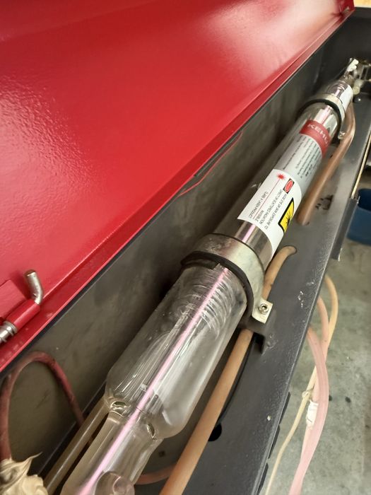 Maquina de gravação e corte a laser