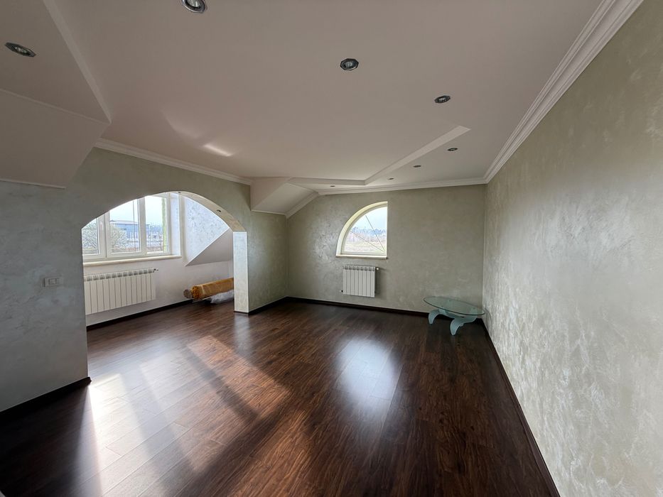 Сучасний будинок в с. Магала