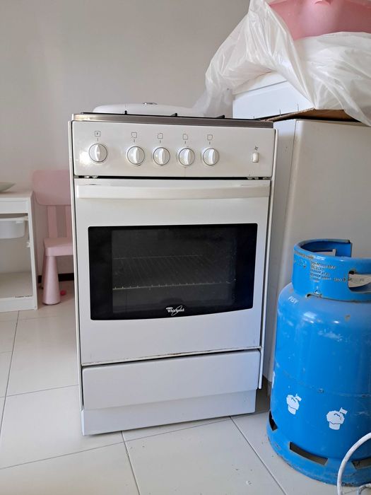 Fogão gás  c2 bilhas de gás +redutor 120€