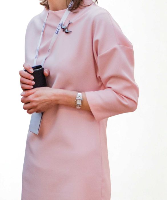 Wygodna sukienka koktajlowa wieczorowa na imprezę jasny róż xs [34)