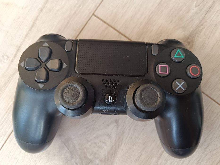 Konsola Ps4 Pro 1tb pad bezprzewodowy 2 gry