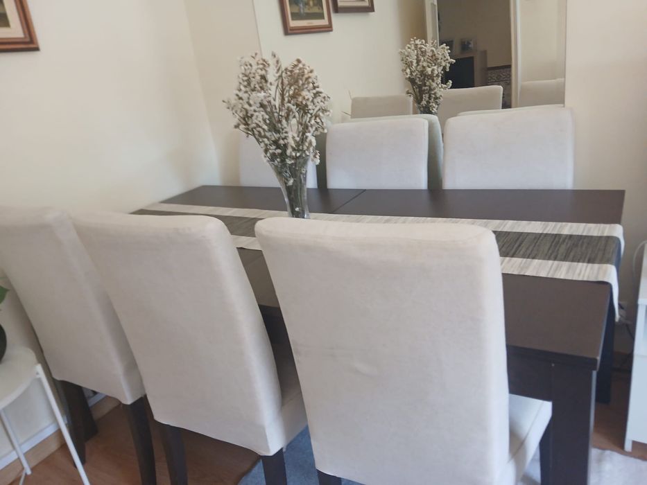 Mesa 6 cadeiras.
