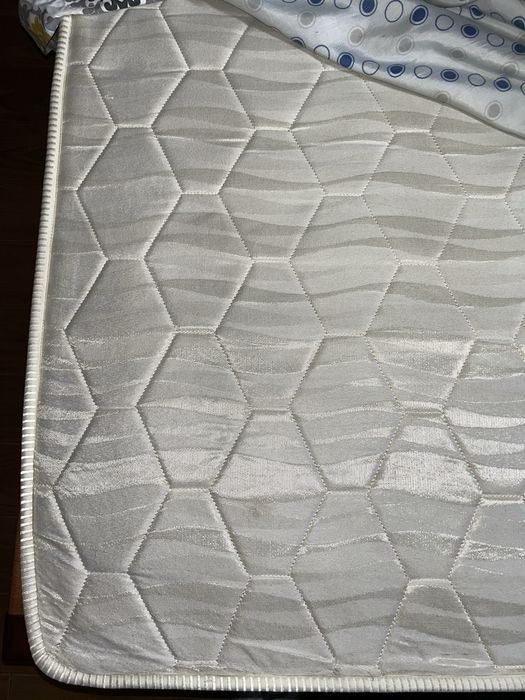 Cama de Solteiro + Colchão + Mesa de Cabeceira