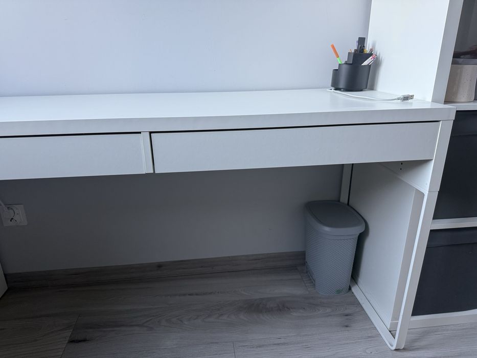Białe biurko ikea
