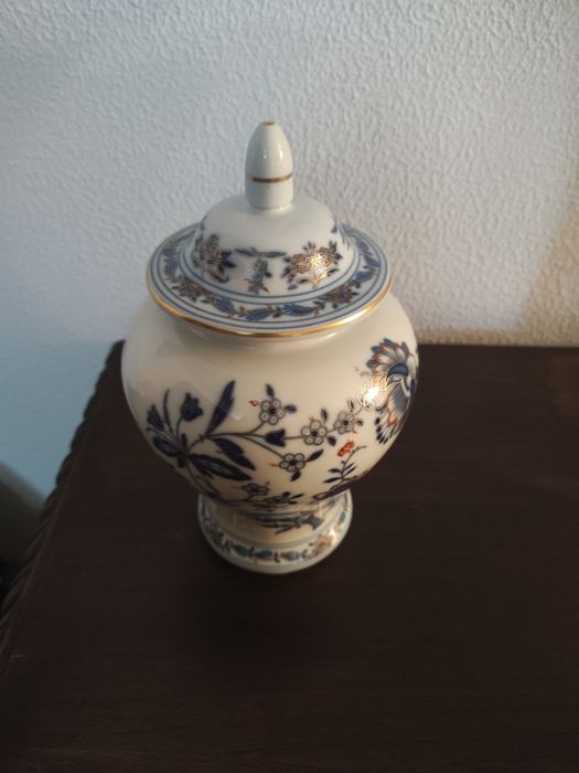 Pote em porcelana Vista Alegre